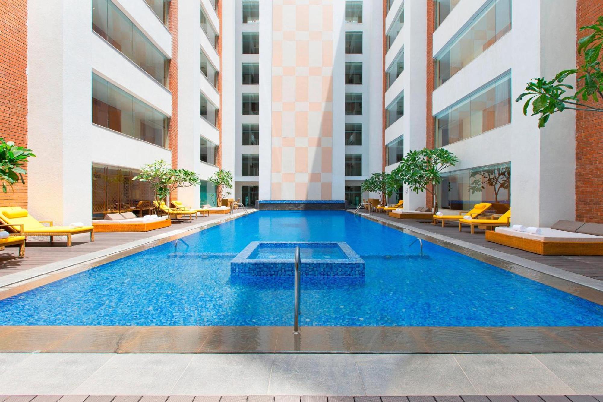 Sheraton Hyderabad Hotel Exterior foto